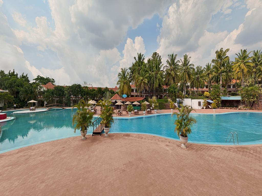 The Golden Palms Hotel & Spa Chik Bānavar Εξωτερικό φωτογραφία