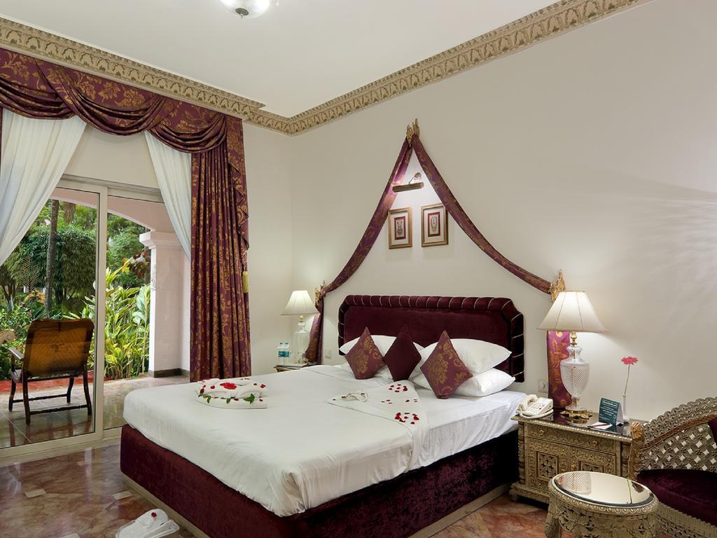 The Golden Palms Hotel & Spa Chik Bānavar Εξωτερικό φωτογραφία