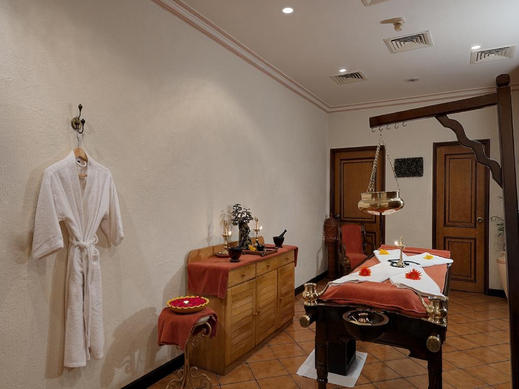 The Golden Palms Hotel & Spa Chik Bānavar Εξωτερικό φωτογραφία