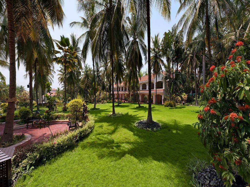 The Golden Palms Hotel & Spa Chik Bānavar Εξωτερικό φωτογραφία