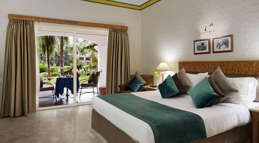 The Golden Palms Hotel & Spa Chik Bānavar Εξωτερικό φωτογραφία