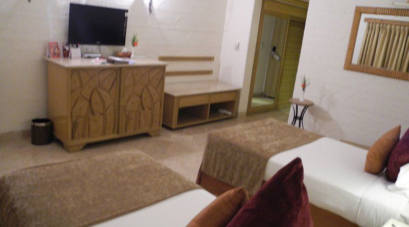 The Golden Palms Hotel & Spa Chik Bānavar Εξωτερικό φωτογραφία